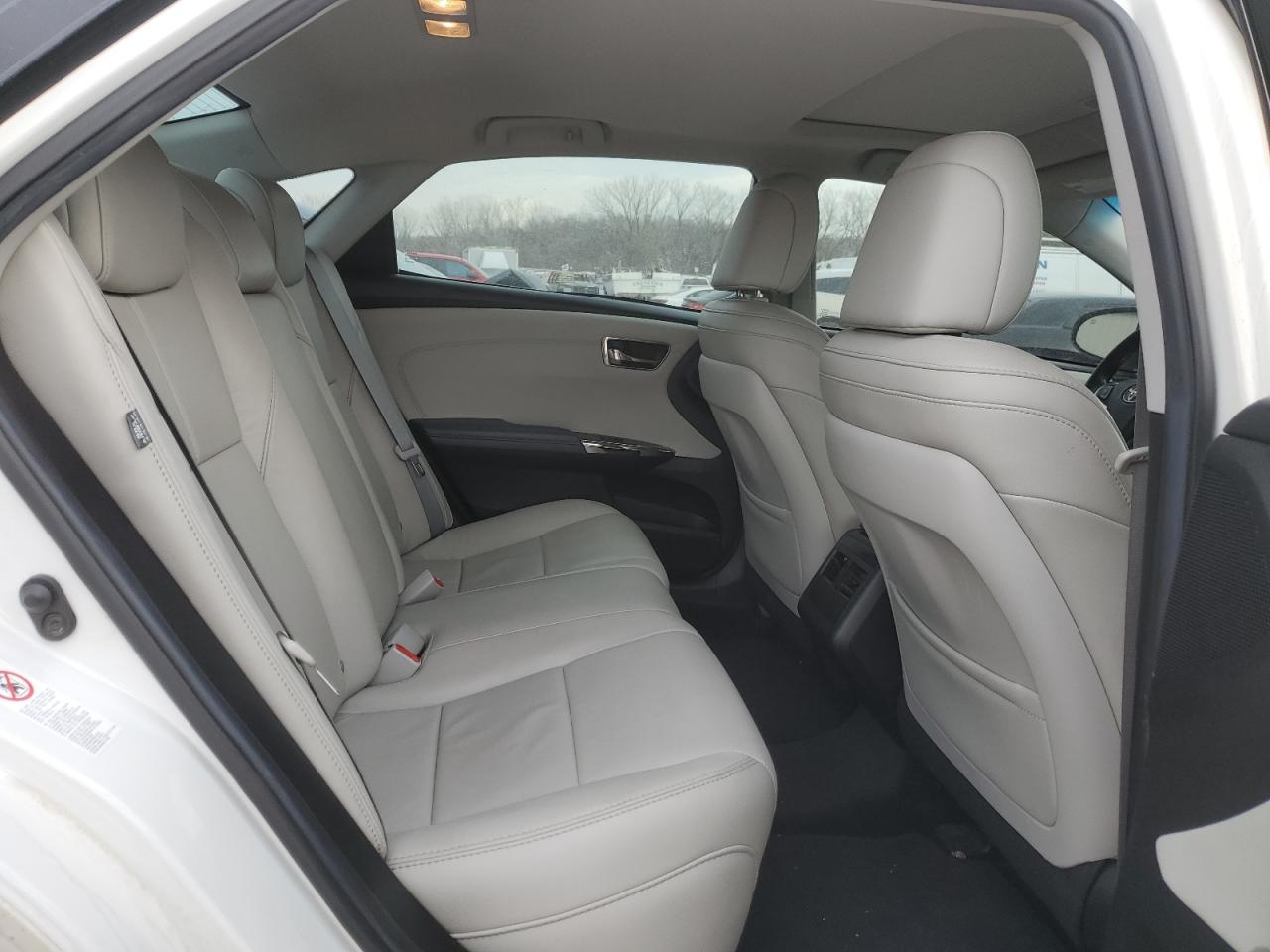 2015 Toyota Avalon - Image 10