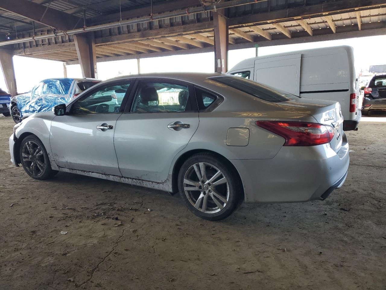 2017 Nissan Altima - Image 2