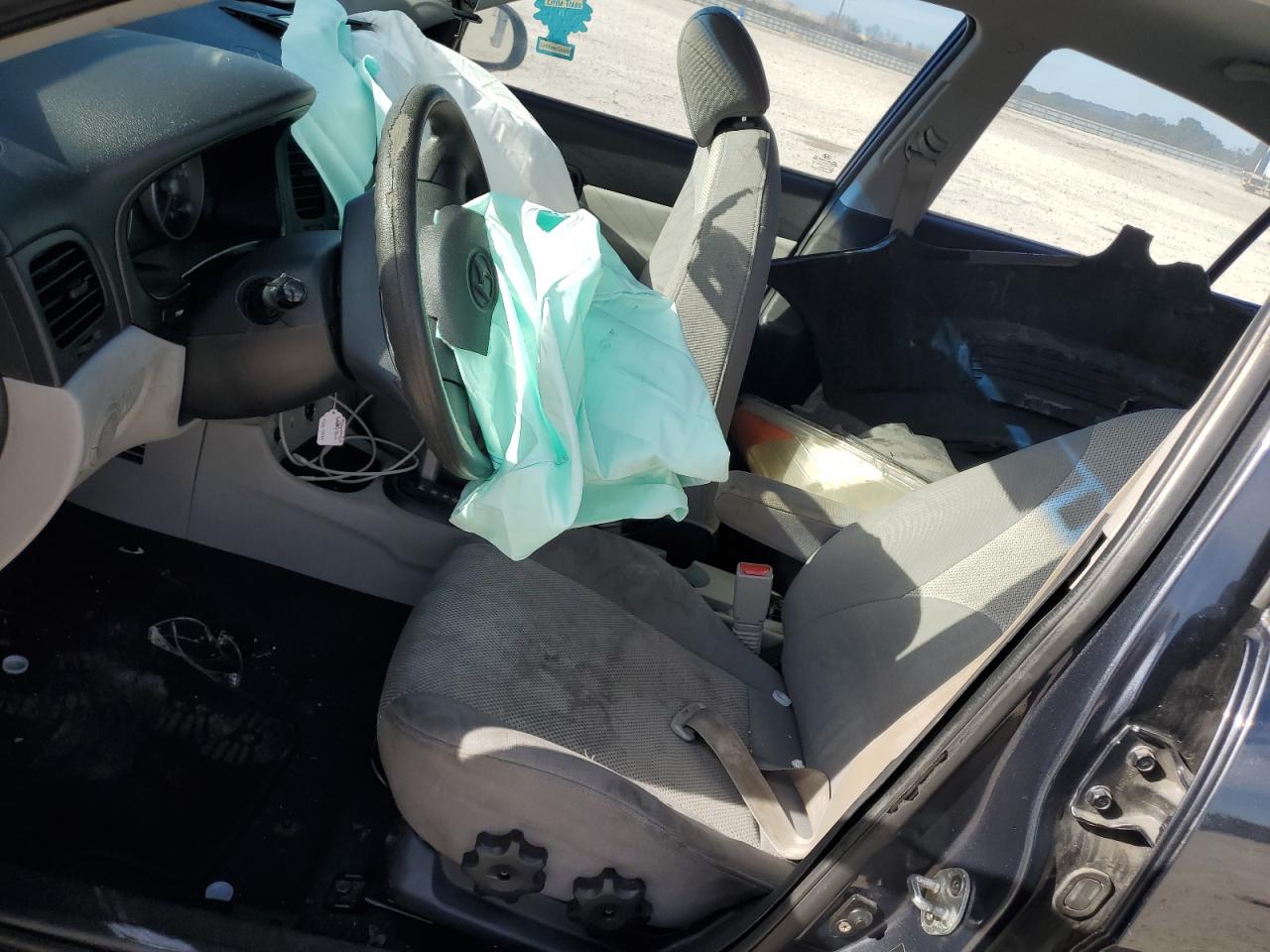 2008 Hyundai Accent - Image 7