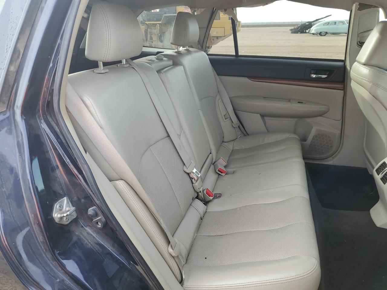 2013 Subaru Outback - Image 11
