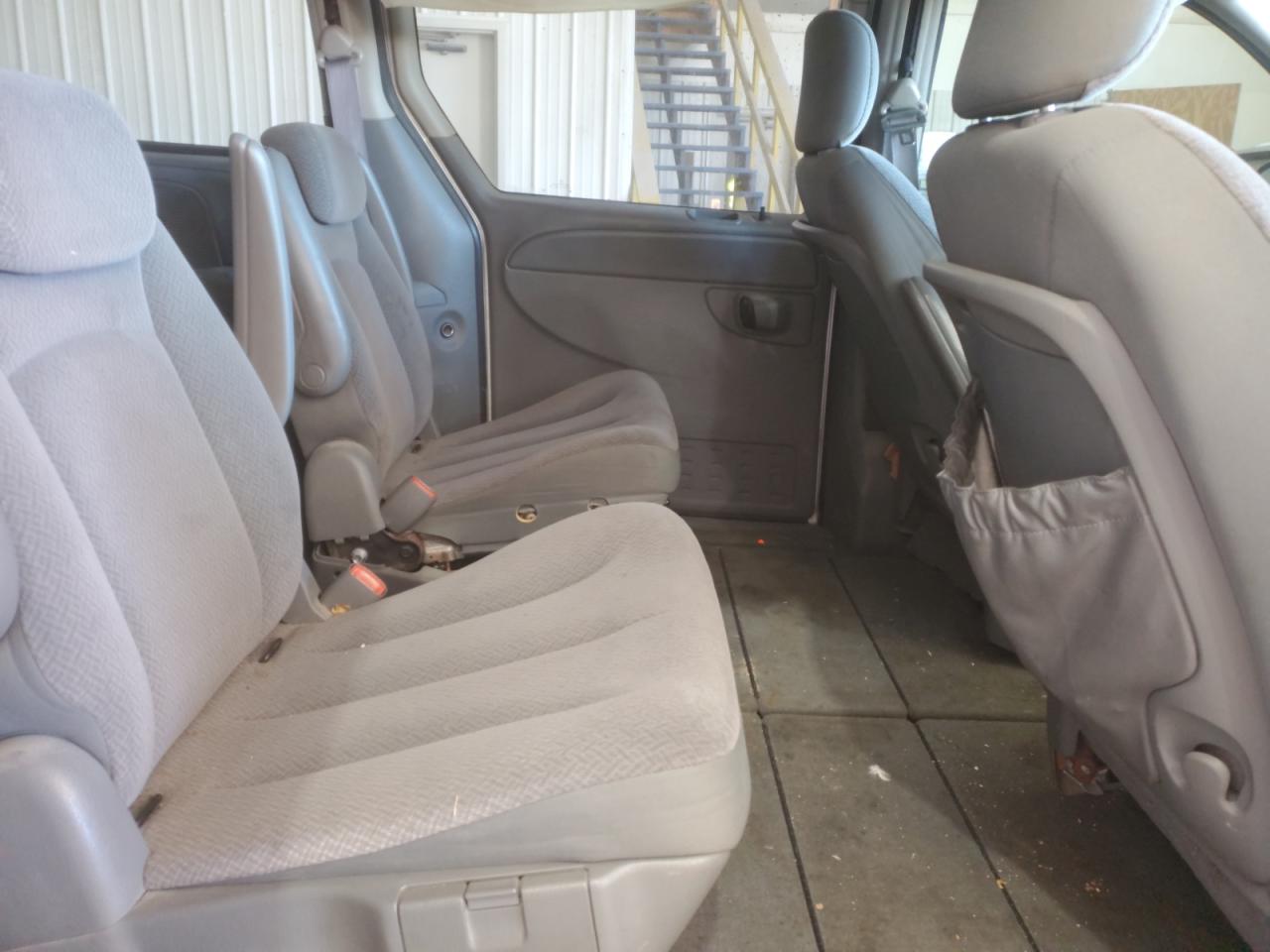 2006 Dodge Caravan - Image 11