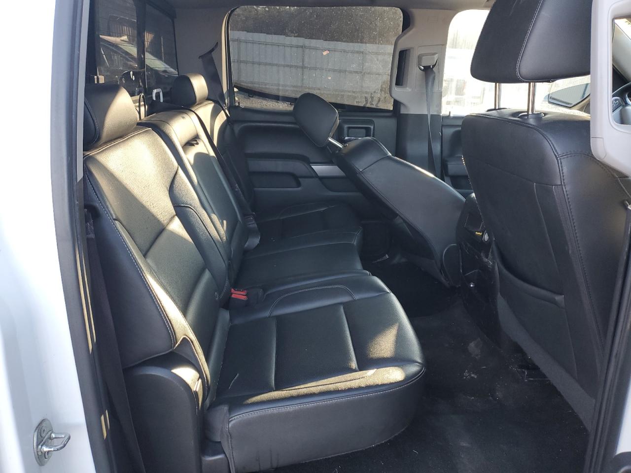 2016 Chevrolet Silverado - Image 11