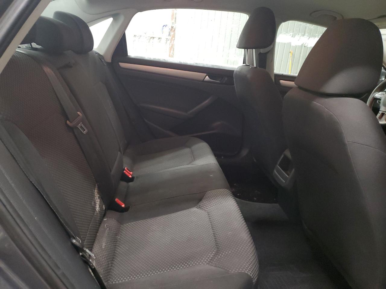 2014 Volkswagen Passat - Image 10