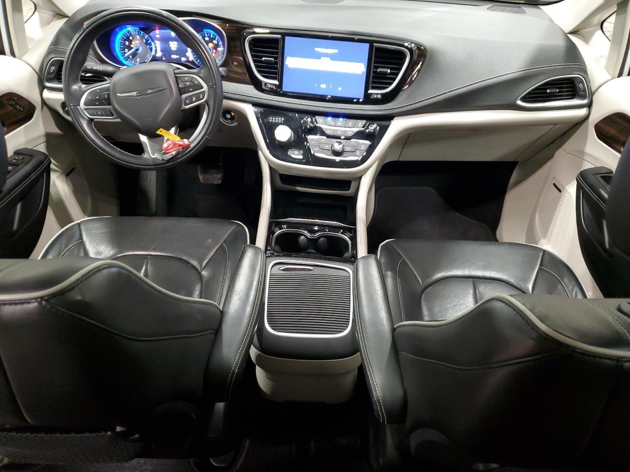 2022 Chrysler Pacifica - Image 8
