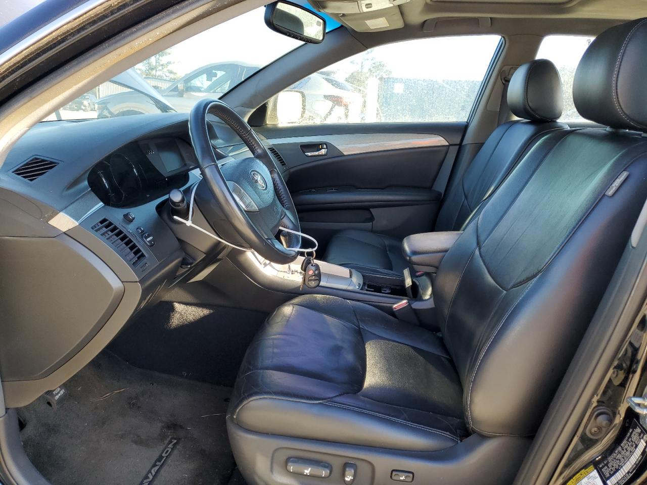 2005 Toyota Avalon - Image 7