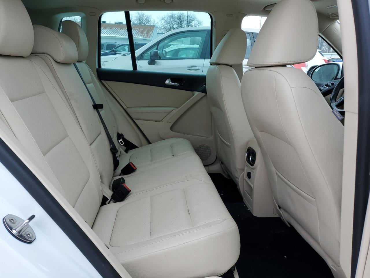 2017 Volkswagen Tiguan - Image 11