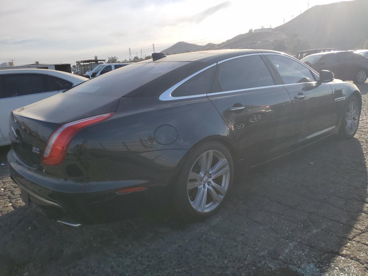 VIN SAJWJ2GD3G8V92115 2016 JAGUAR XJ no.3