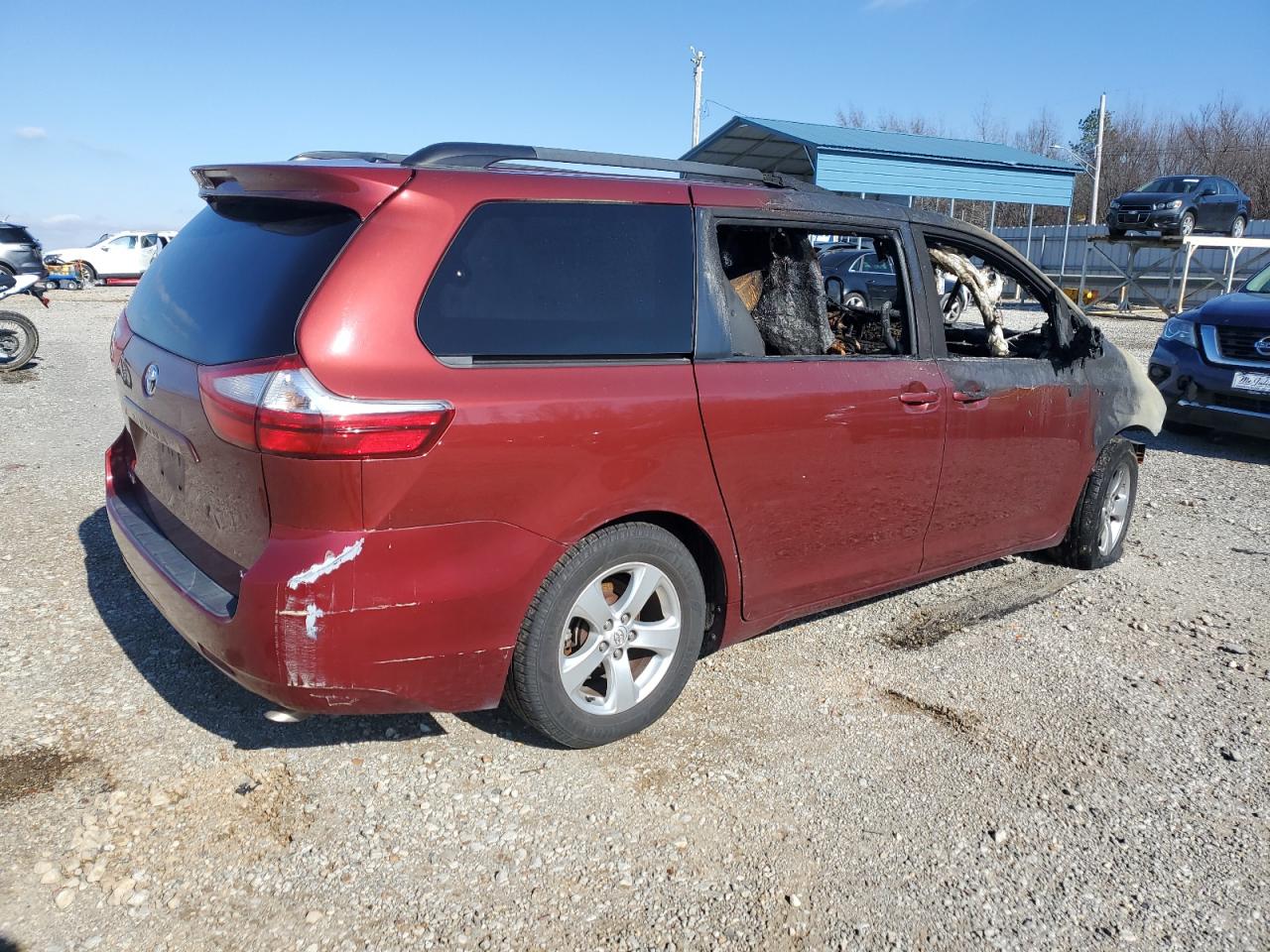 2015 Toyota Sienna - Image 3