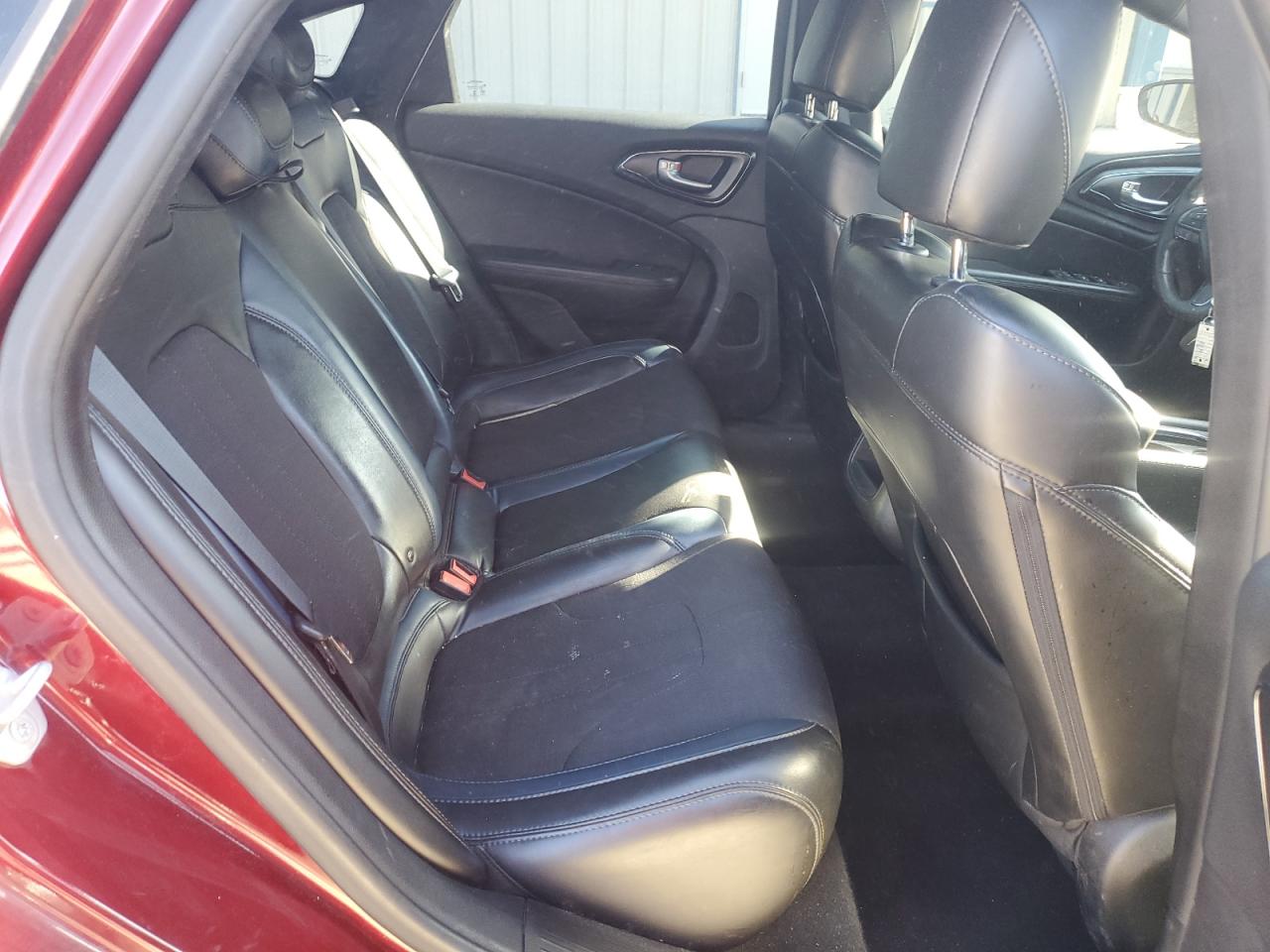 2015 Chrysler 200 - Image 10