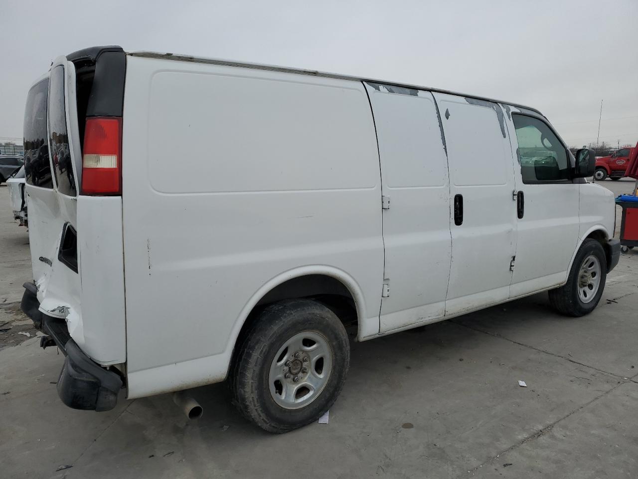 2009 Chevrolet Express - Image 3