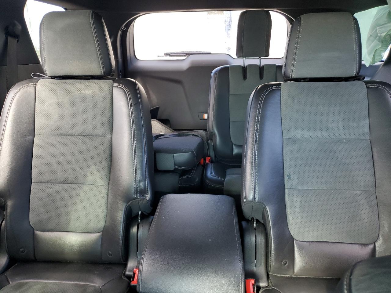 2015 Ford Explorer - Image 10