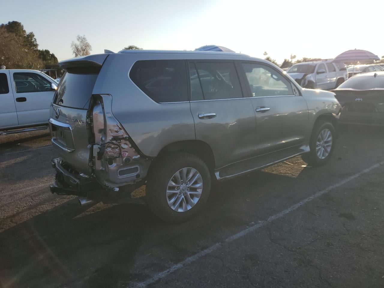 2023 Lexus GX - Image 3