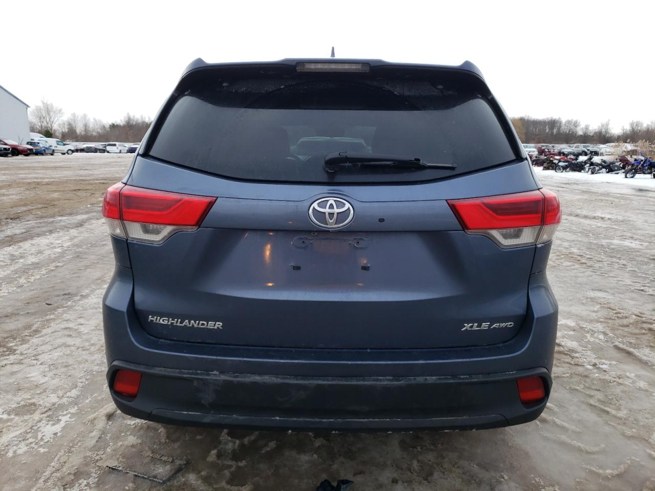 2017 Toyota Highlander - Image 6