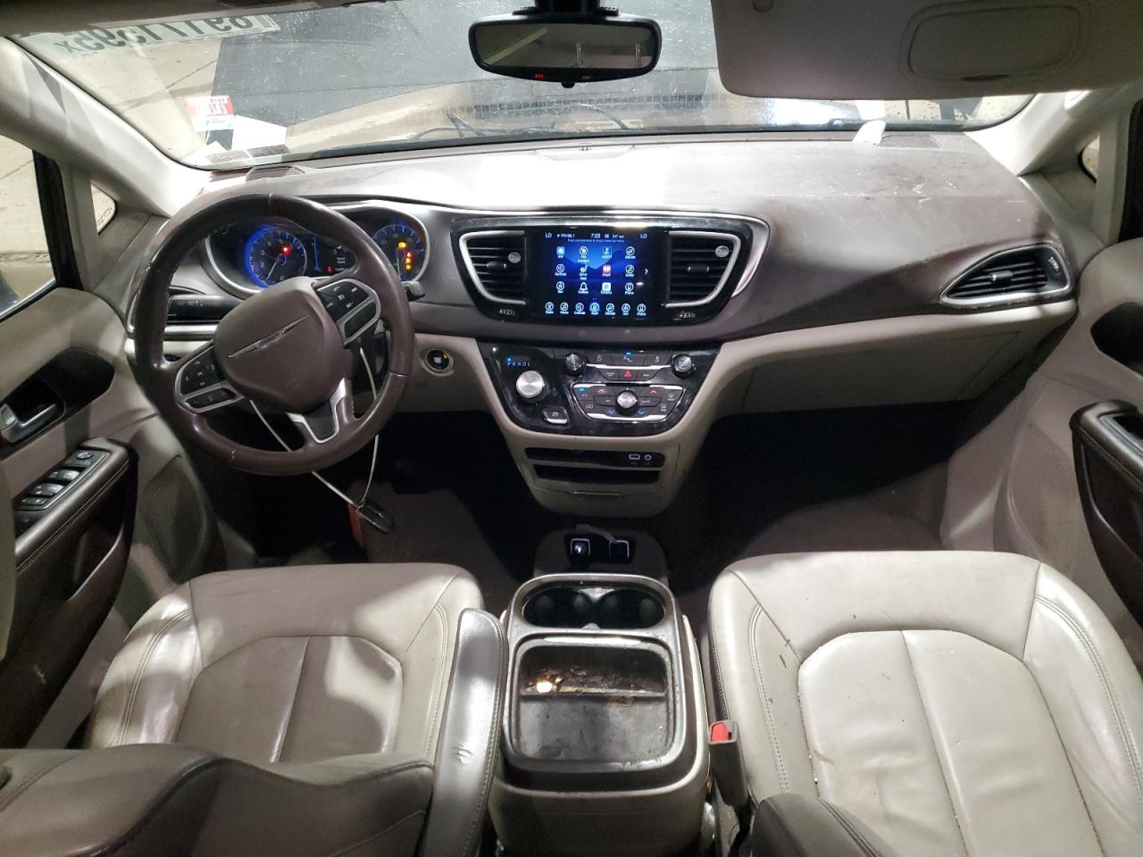 2017 Chrysler Pacifica - Image 8