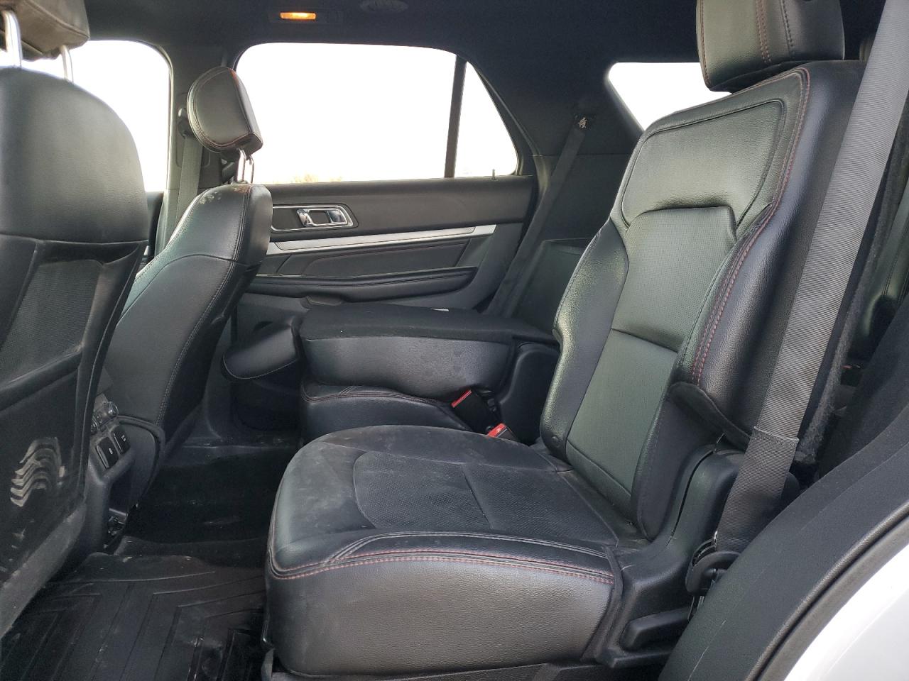 2016 Ford Explorer - Image 11