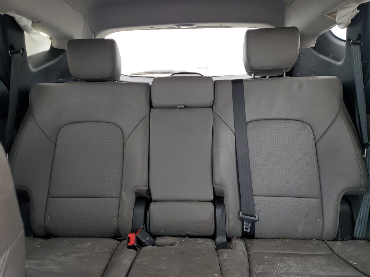 2016 Hyundai Santa Fe - Image 10