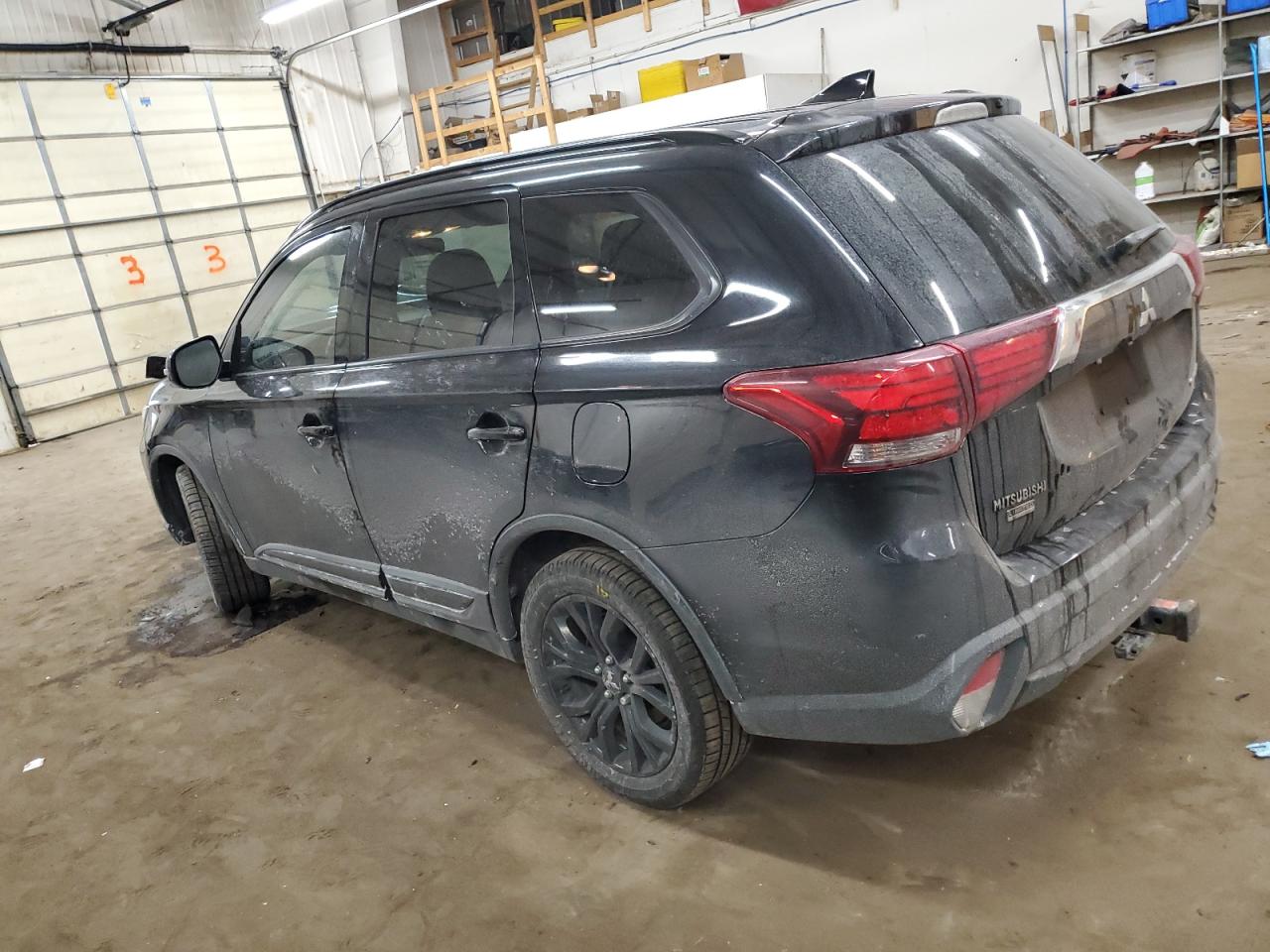2018 Mitsubishi Outlander - Image 2