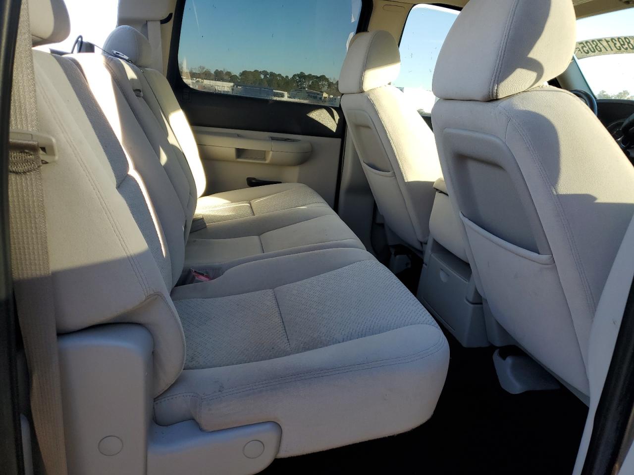 2007 Chevrolet Silverado - Image 10