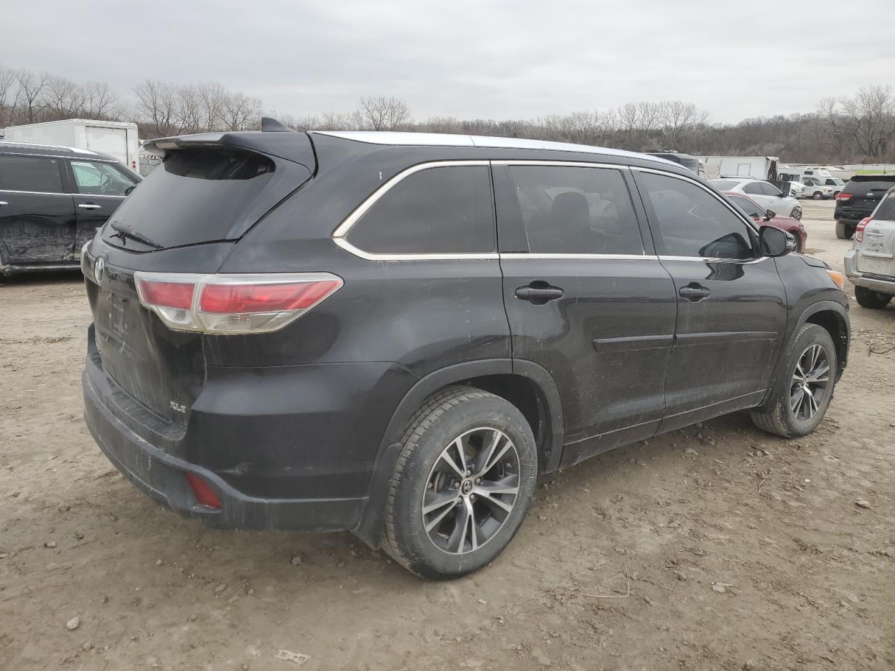 2016 Toyota Highlander - Image 3