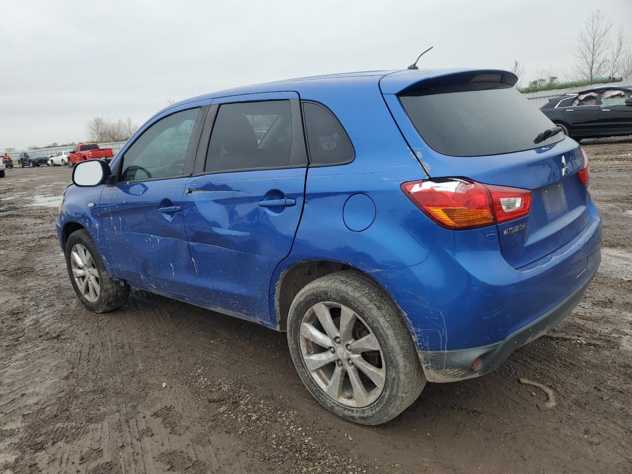 2015 Mitsubishi Outlander - Image 2