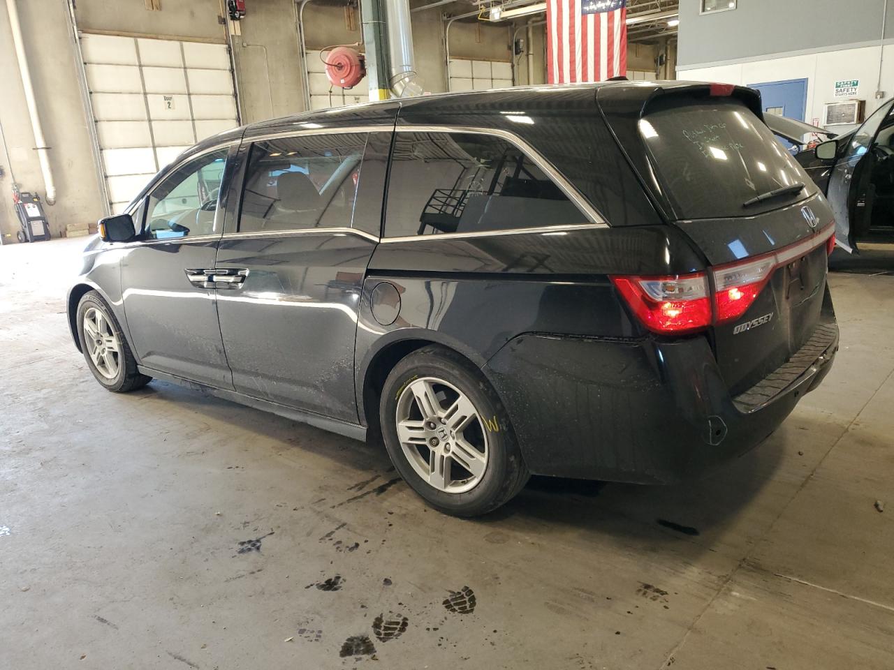 2011 Honda Odyssey - Image 2
