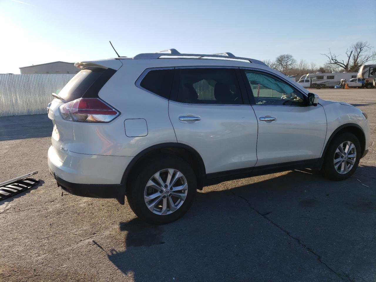 2015 Nissan Rogue - Image 3