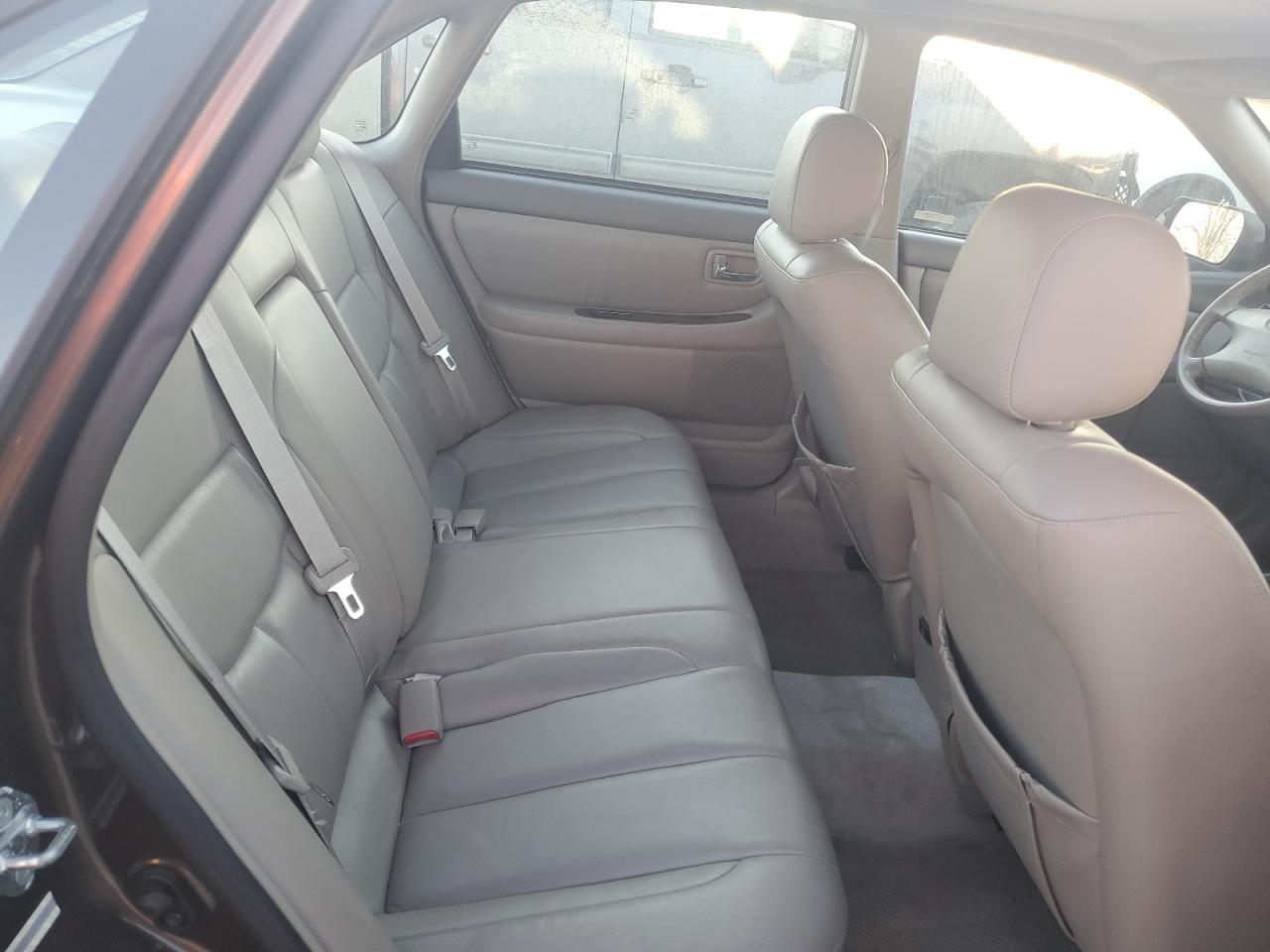 2000 Toyota Avalon - Image 10