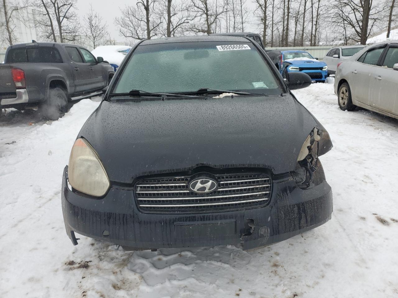 2007 Hyundai Accent - Image 5