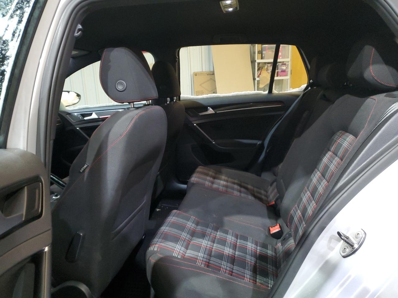 2016 Volkswagen GTI - Image 12