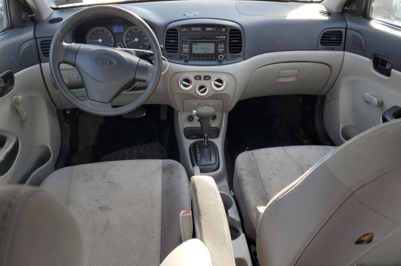 2010 Hyundai Accent - Image 8