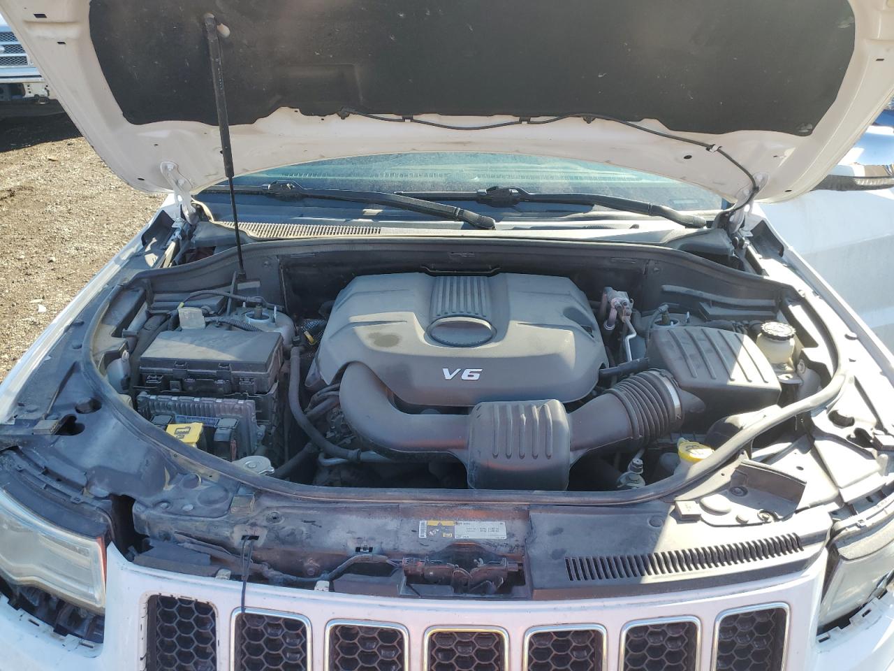 2014 Jeep Grand Cherokee - Image 13