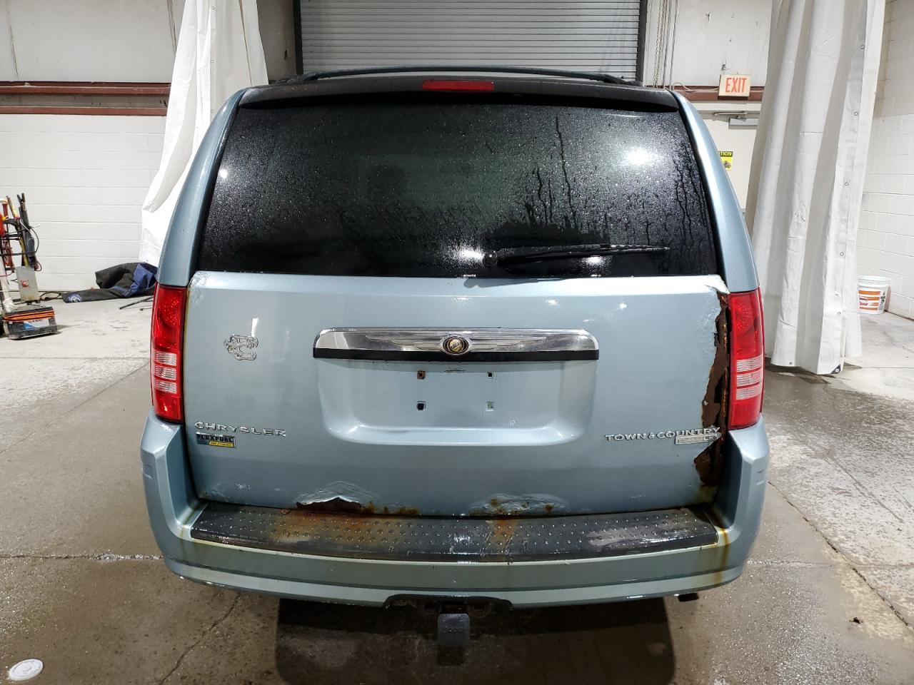 2010 Chrysler Town & Country - Image 6