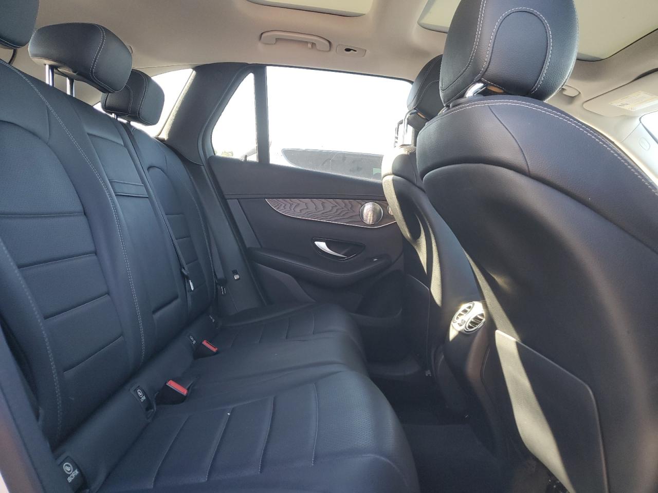 2016 Mercedes-Benz GLC - Image 11