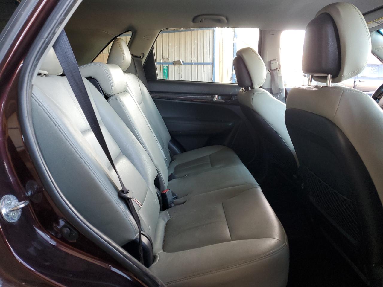 2012 Kia Sorento - Image 11