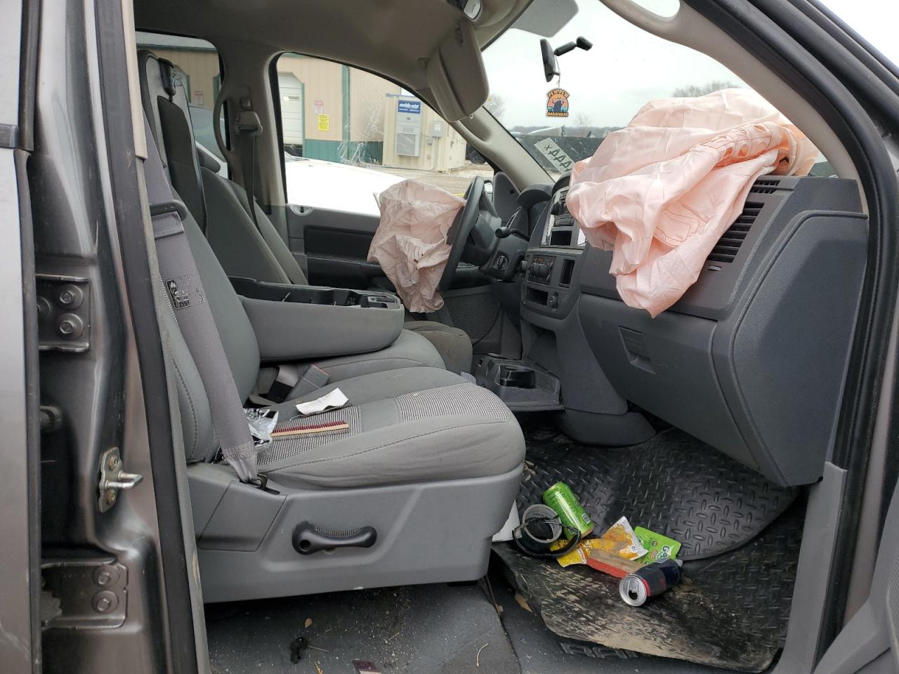 2007 Dodge RAM - Image 7