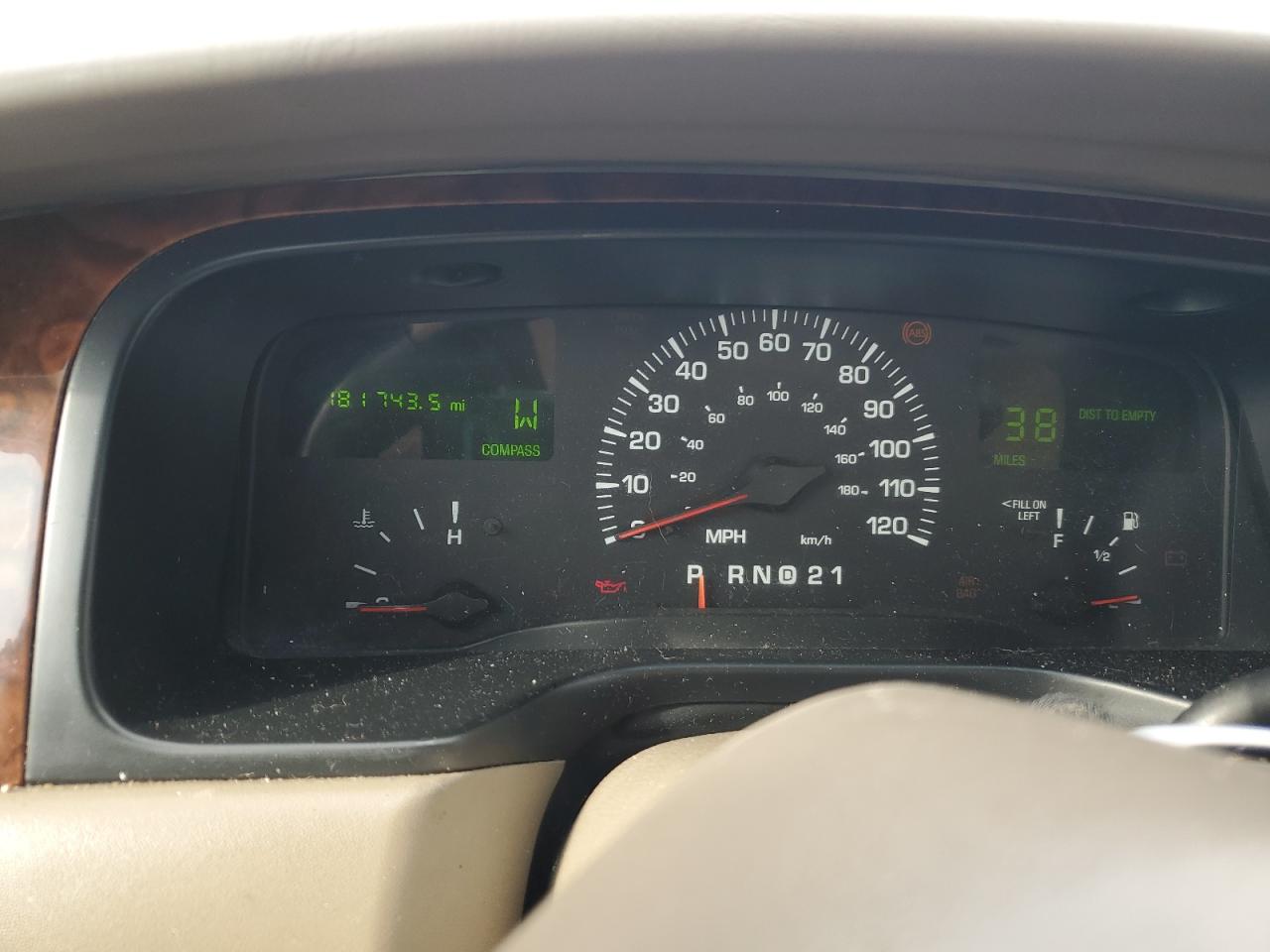 2000 Lincoln Town Car - Image 9
