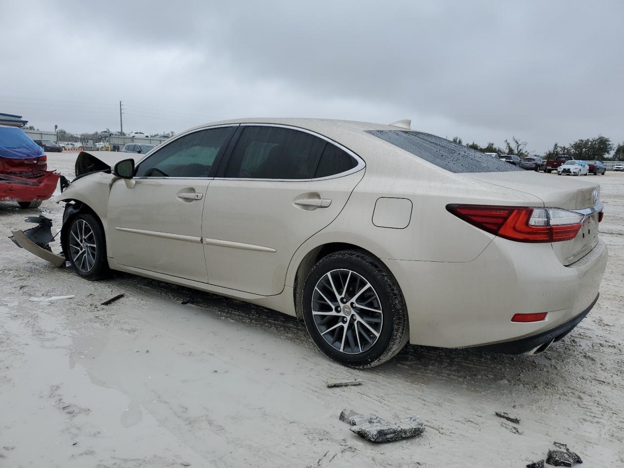2018 Lexus ES - Image 2