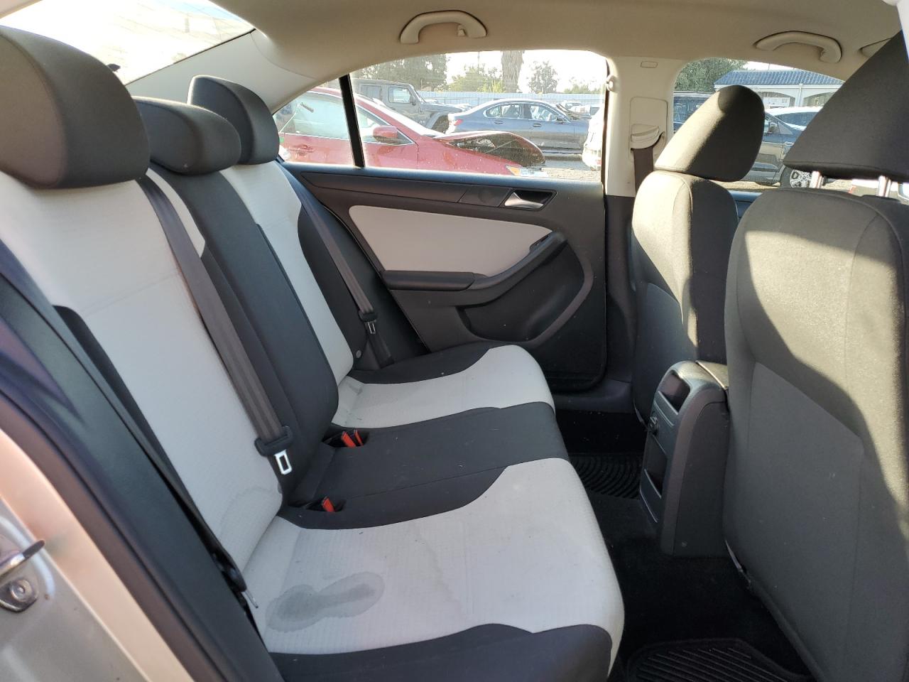 2015 Volkswagen Jetta - Image 10