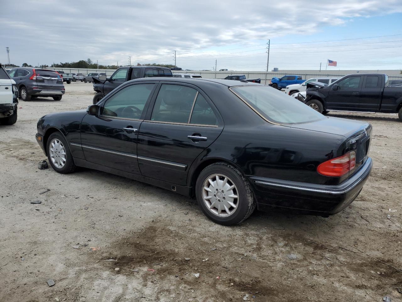 2000 Mercedes-Benz E-klasse - Image 2