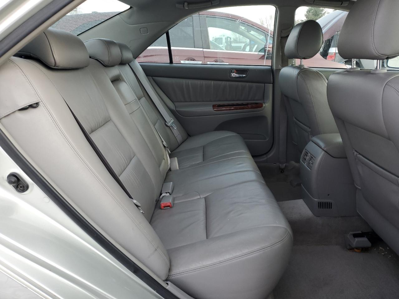 2005 Toyota Camry - Image 10