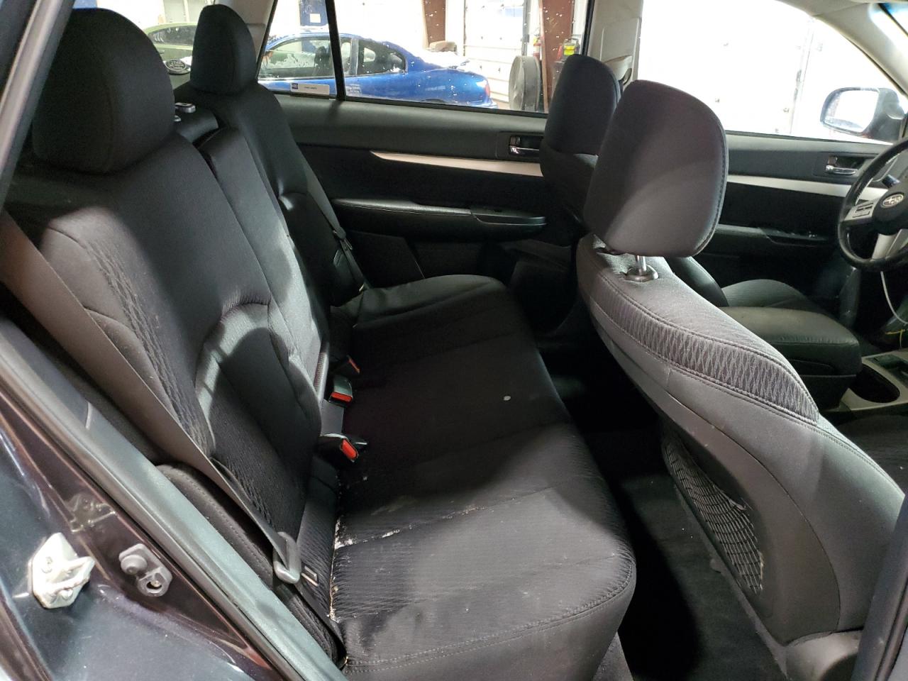 2010 Subaru Outback - Image 11