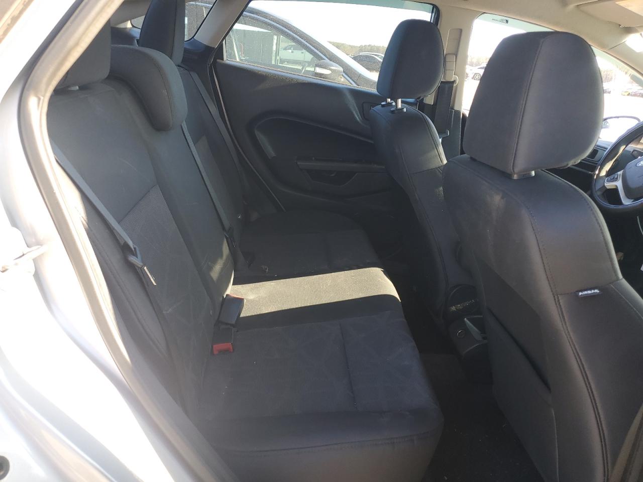 2013 Ford Fiesta - Image 10