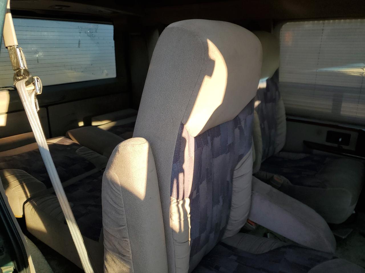 1998 GMC Safari - Image 11
