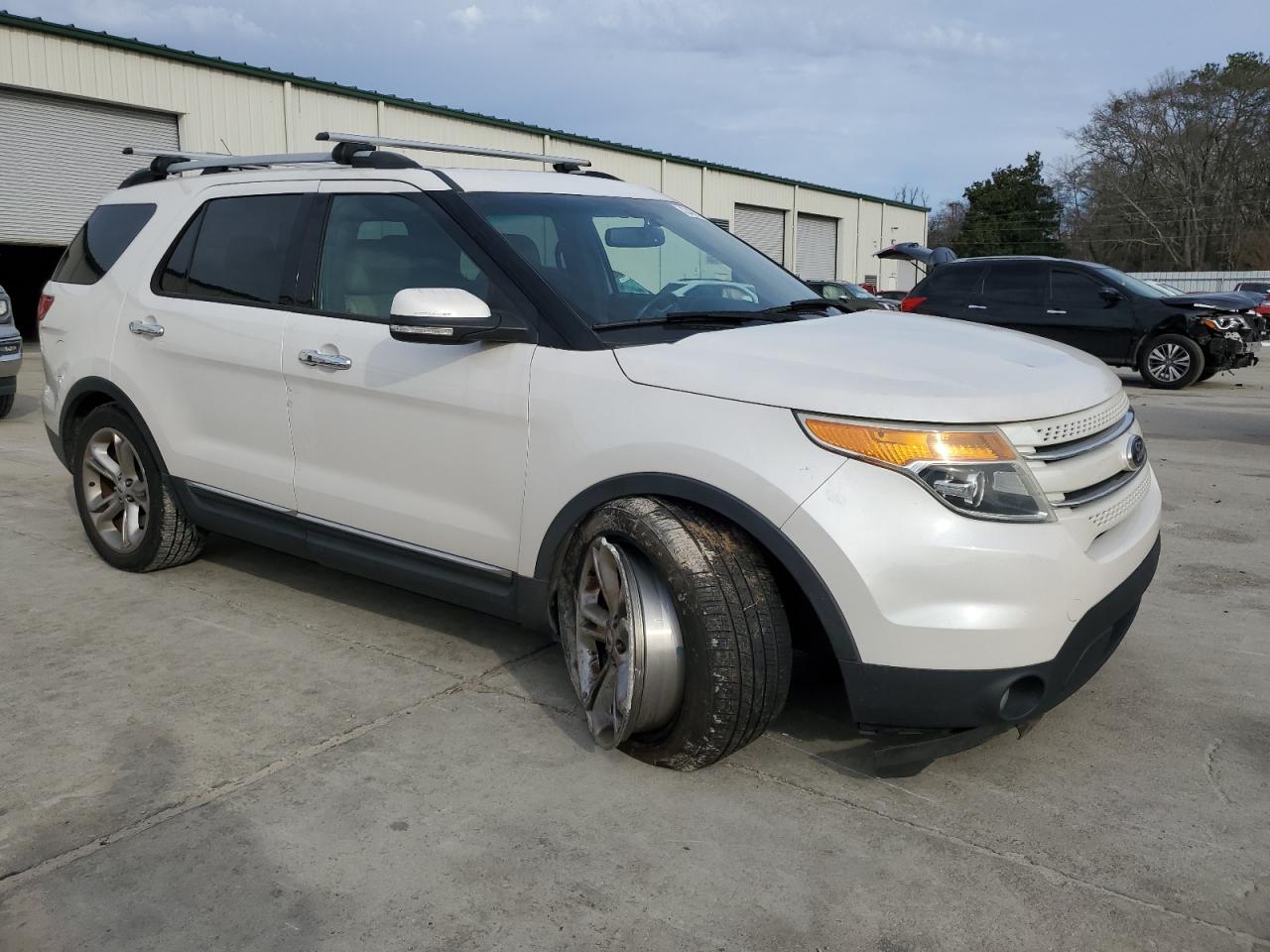2015 Ford Explorer - Image 4