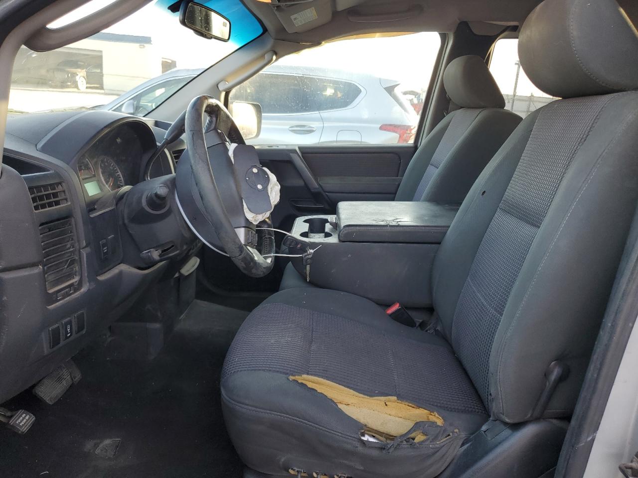 2010 Nissan Titan - Image 7