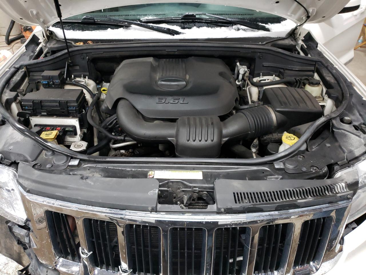 2011 Jeep Grand Cherokee - Image 12