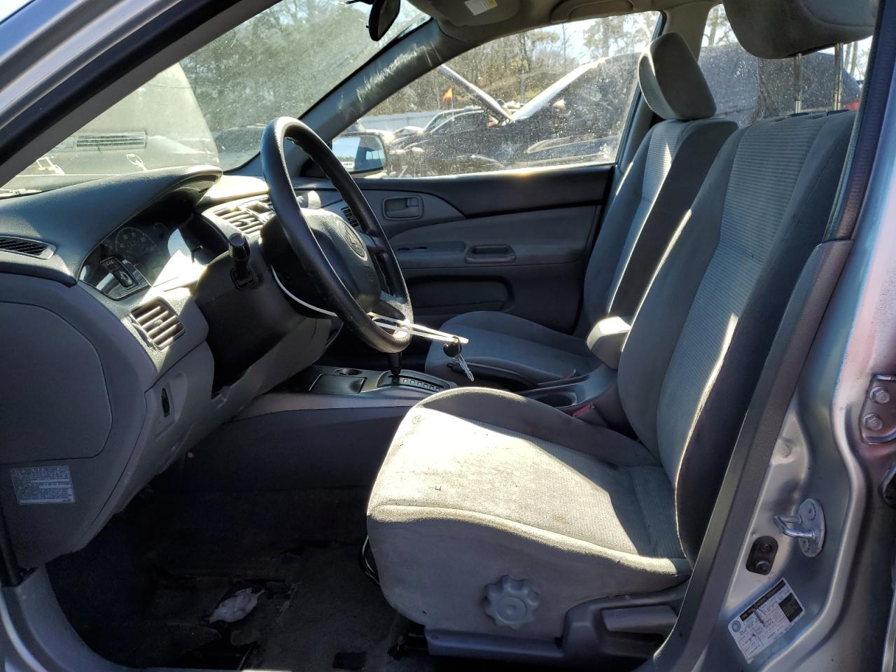 2004 Mitsubishi Lancer - Image 7