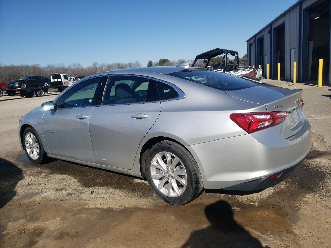 2022 Chevrolet Malibu - Image 2