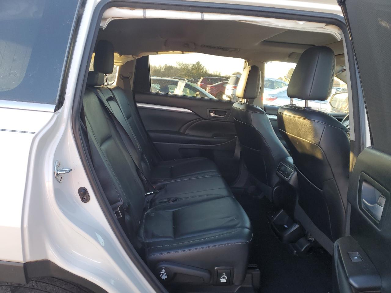 2016 Toyota Highlander Xle VIN: 5TDJKRFH6GS255324 Lot: 41500695