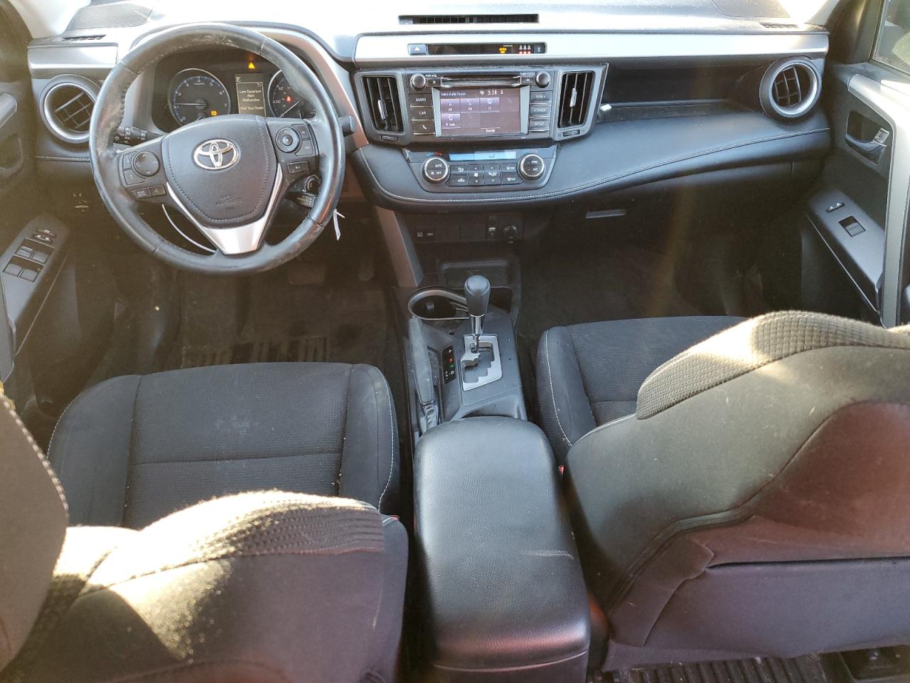 2018 Toyota RAV 4 - Image 8